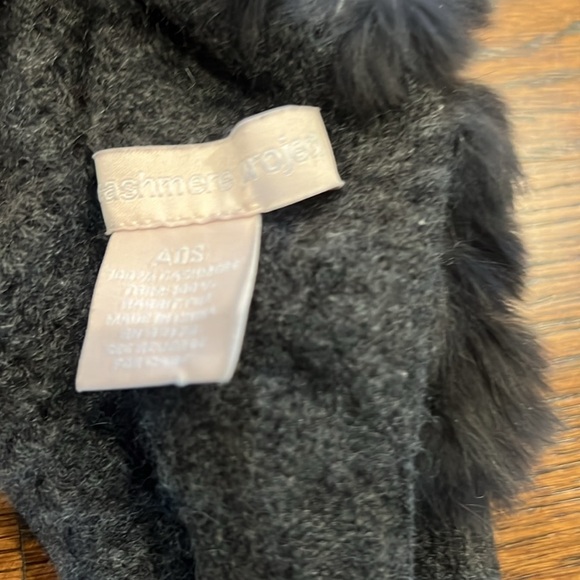 Cashmere and fur scarf - Picture 3 of 4